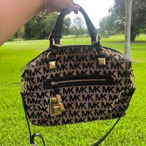 Michael Kors Monogram Purse Black and Gray, Good condition.